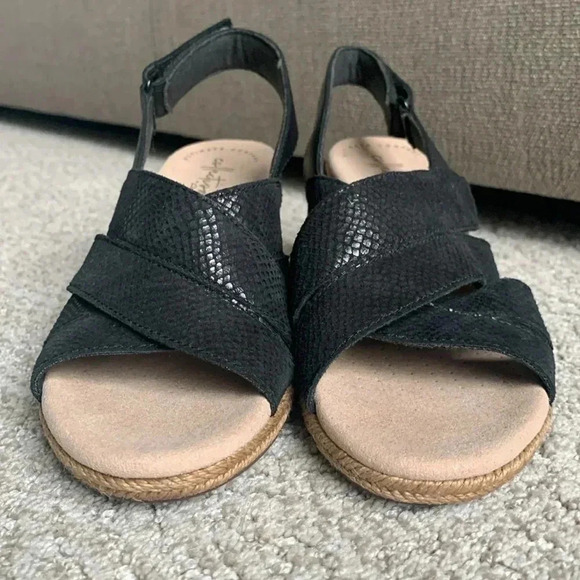 Clark’s Collection leather krissy, sandal, black wedge heel size 8 - Picture 2 of 8